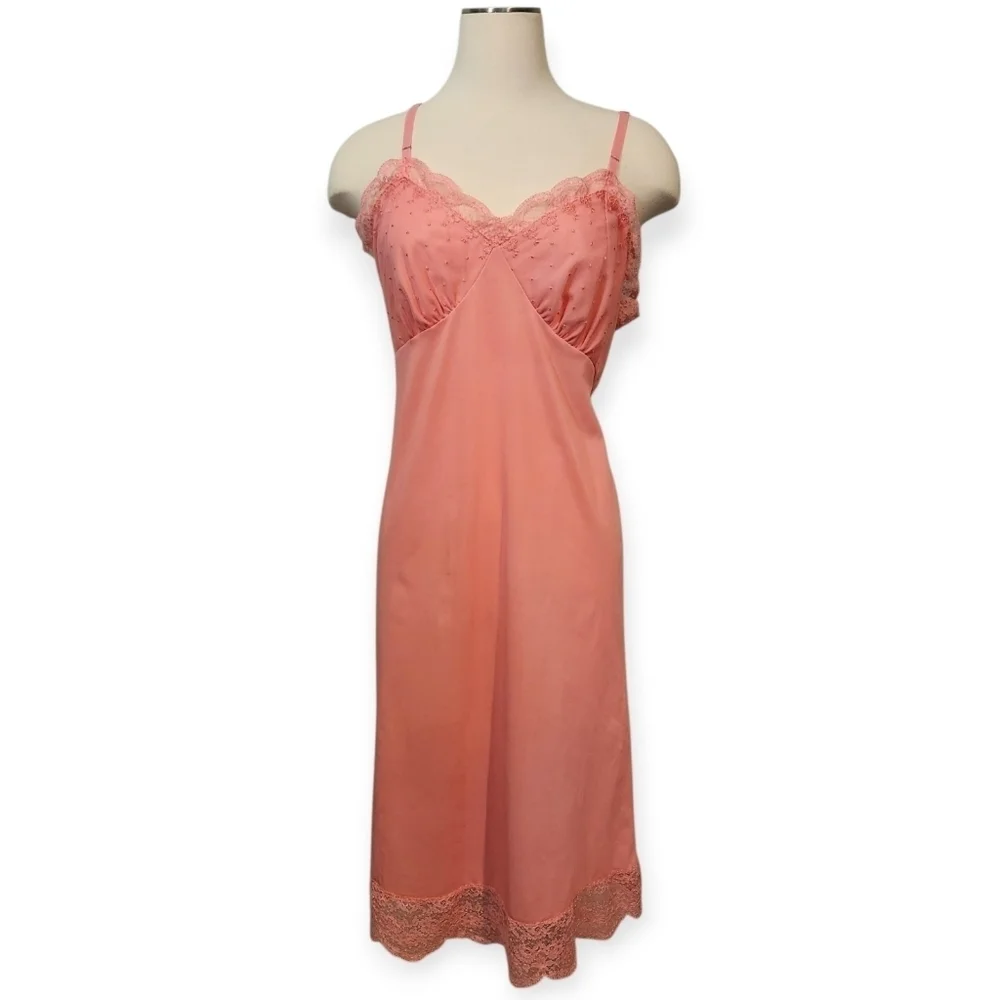 VTG LORRAINE PERFECT FITTING CORAL PINK LACE GOWN SLEEP DRESS SZ 38
